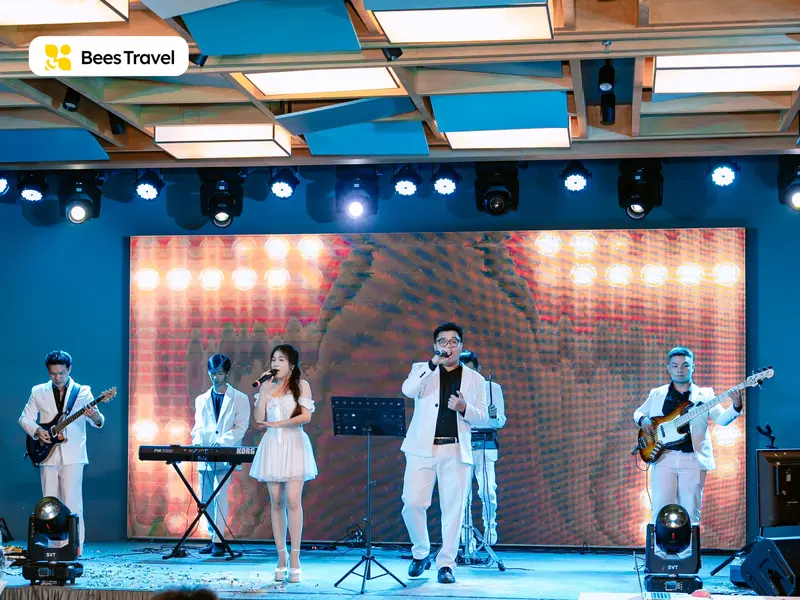 A musical performance that energized the atmosphere