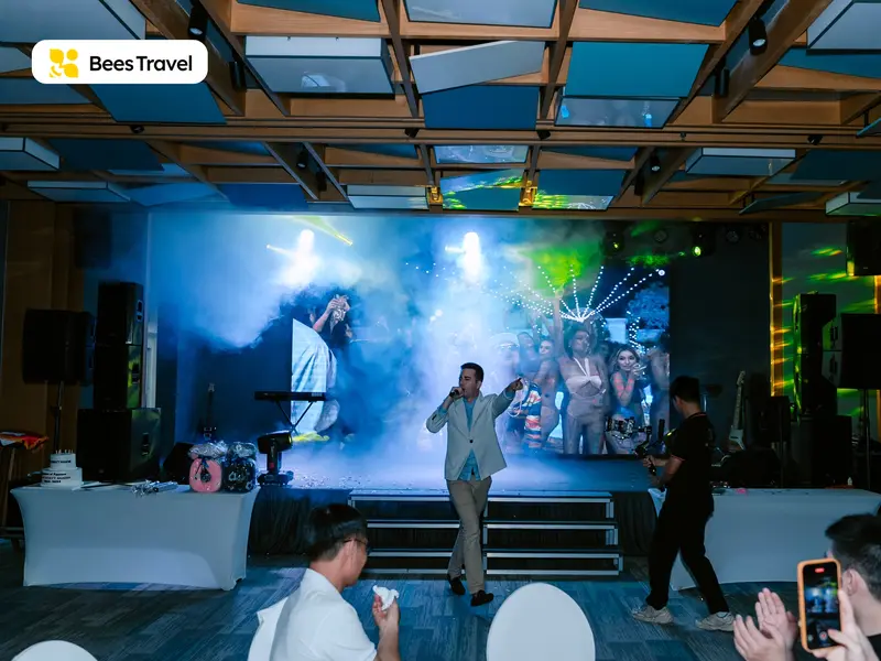 The performance by Park Hyatt Saigon members