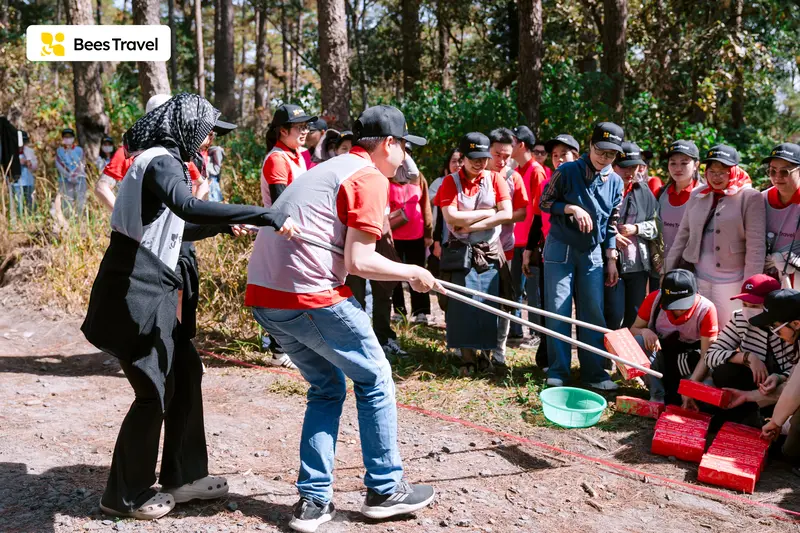 Tham gia các trò chơi tập thể đầy thử thách