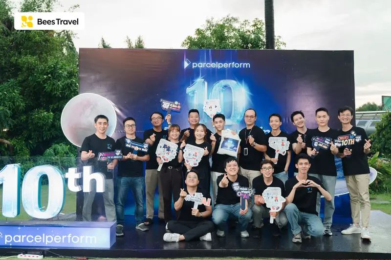 Chụp hình kỉ niệm tại booth sự kiện